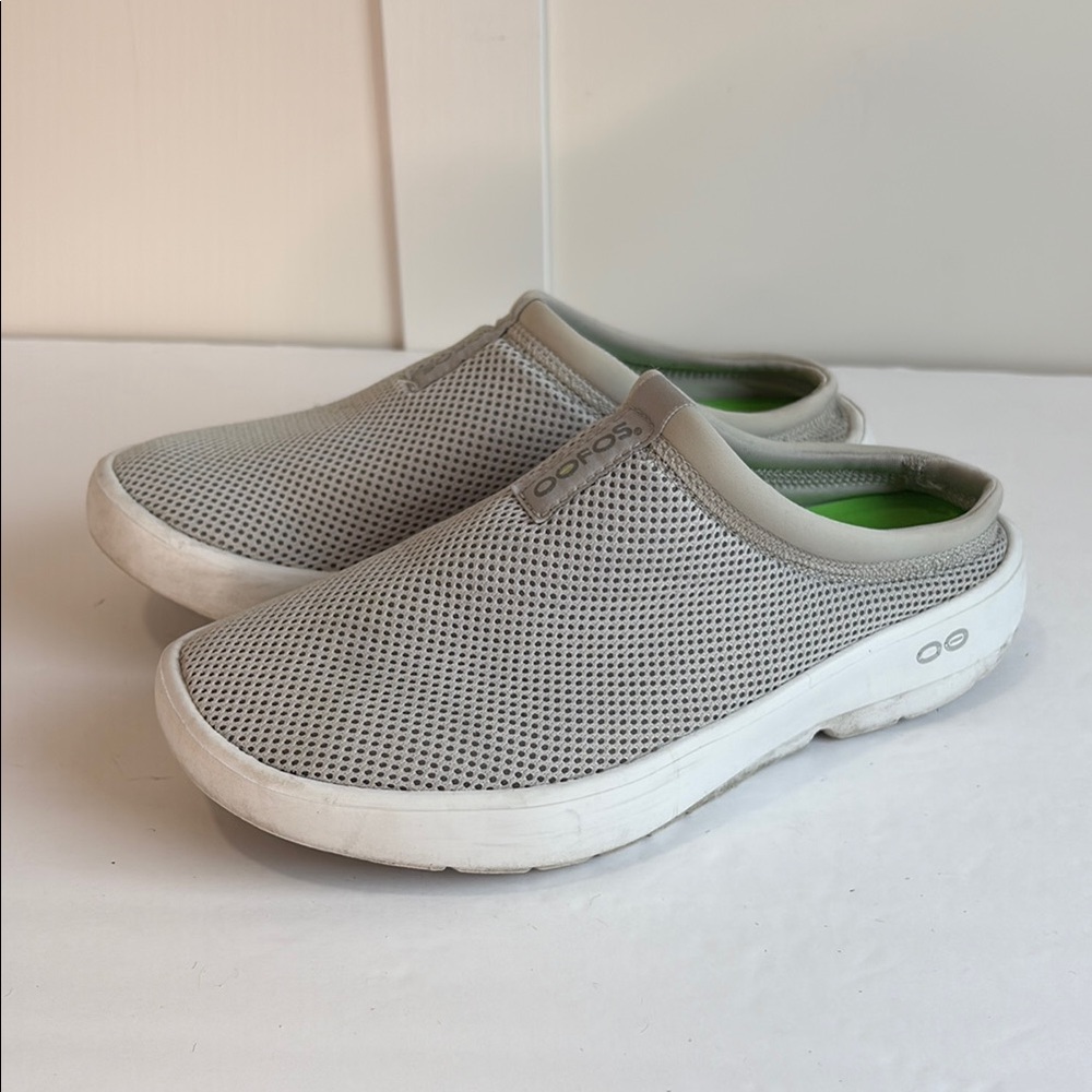 OOFOS White and Gray OOcoozie Sport Mule